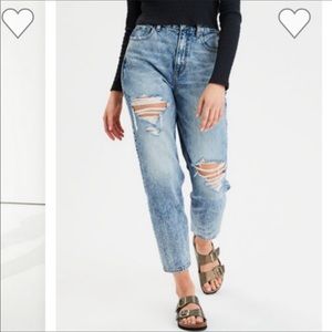 AE Curvy Mom Jean - Destroyed Busted Knee